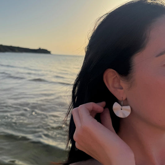 Frolla | Handcrafted white ceramic dangle earrings banceramiche