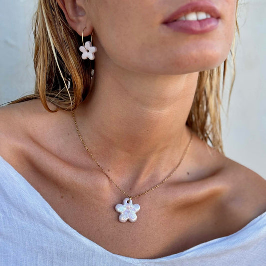 Lillium | Handcrafted pearl-pink floral ceramic necklace banceramiche