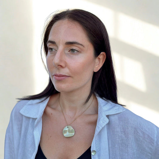 Perla | Handcrafted pearl sage-green ceramic necklace banceramiche