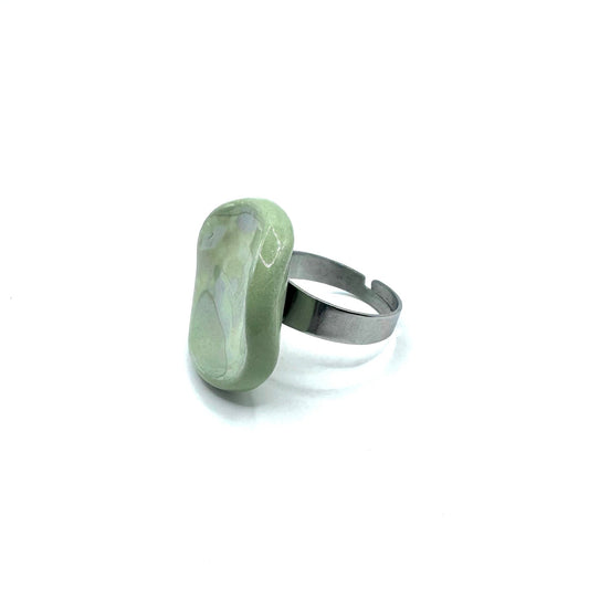 Perla | Handcrafted pearl-sage green ceramic ring banceramiche