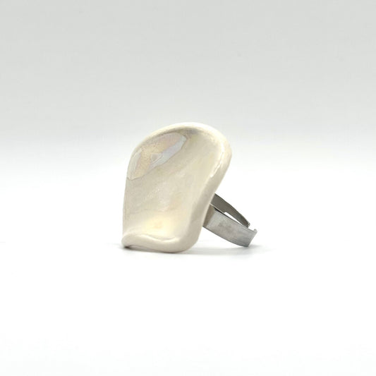 Perla | Handcrafted pearl-white ceramic ring banceramiche