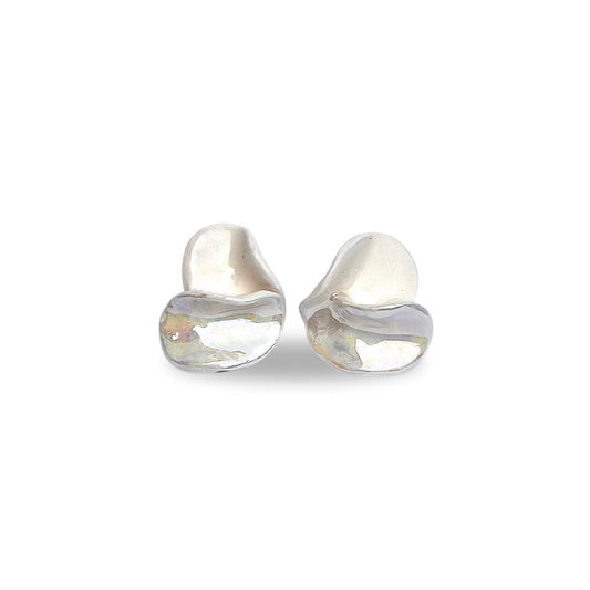 Petali | Handcrafted pearl-white ceramic stud earrings Pearlescent white banceramiche