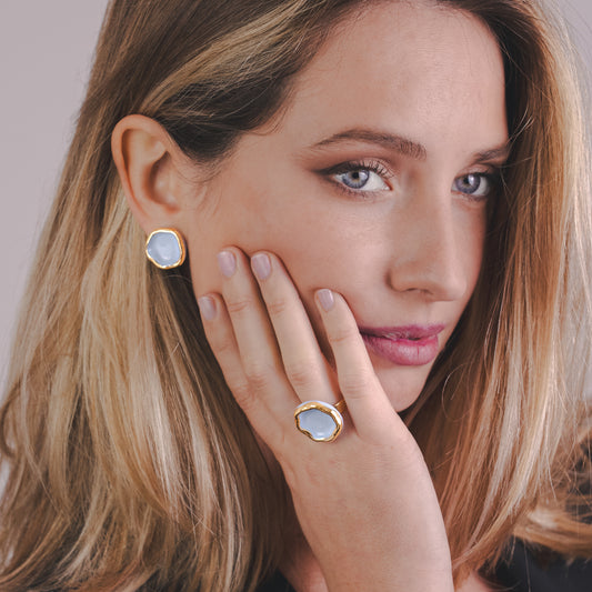 Caleda | Handcrafted light blue ceramic stud earrings and ring with gold luster Banceramiche 