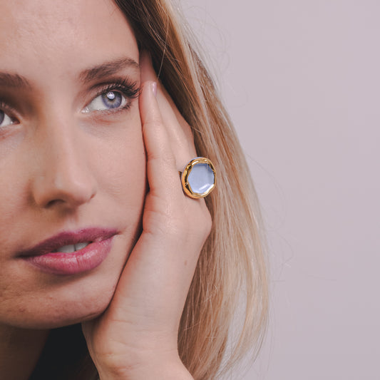 Caleda | Handcrafted light blue ceramic stud ring with gold luster Banceramiche 