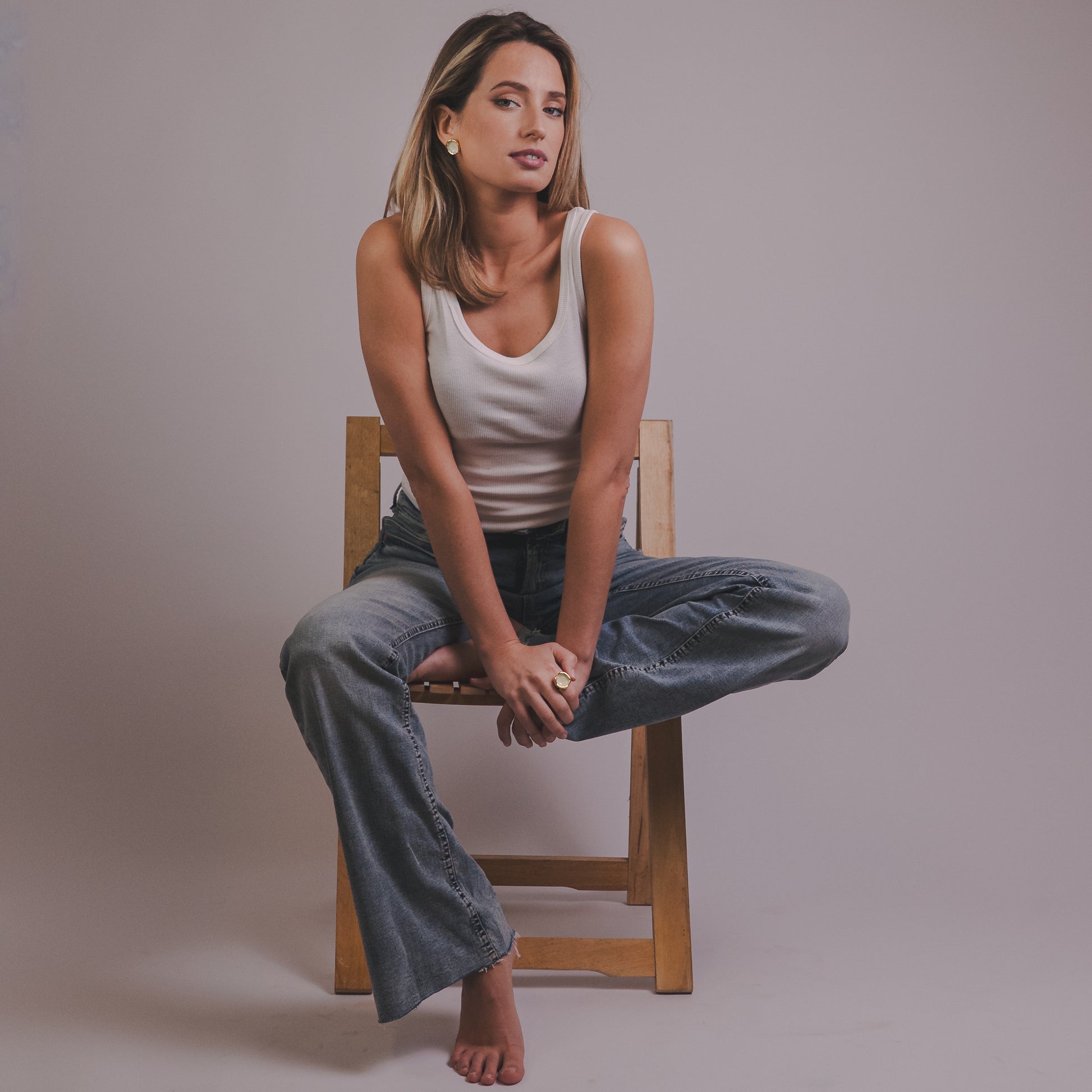 Caleda | Handcrafted sage green ceramic stud earrings and ring with gold luster Banceramiche 