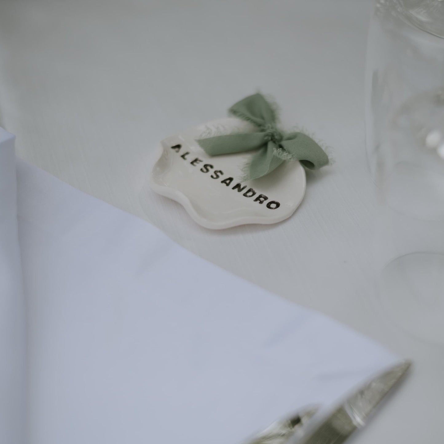 Costumized handcrafted ceramic place cards banceramiche