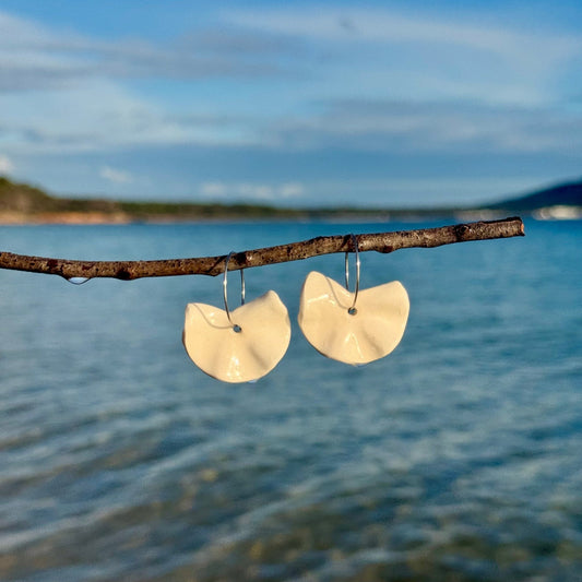 Frolla | Handcrafted white ceramic dangle earrings White banceramiche