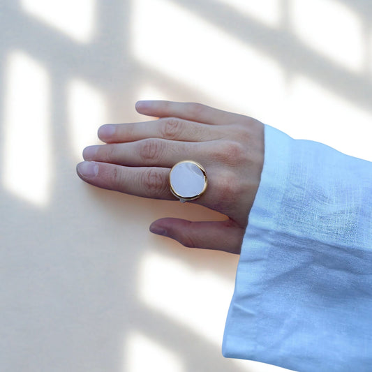 Leda | Handcrafted pink ceramic ring with gold luster Pink and gold banceramiche