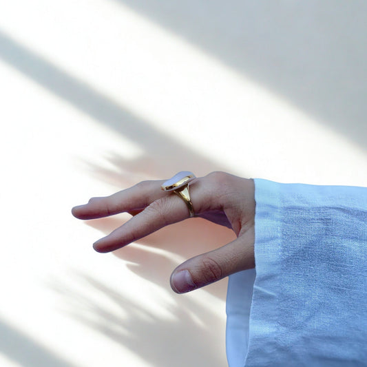 Leda | Handcrafted pink ceramic ring with gold luster banceramiche