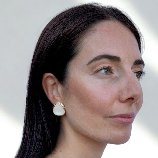 Leda | Handcrafted white ceramic stud earrings with gold luster White and gold banceramiche