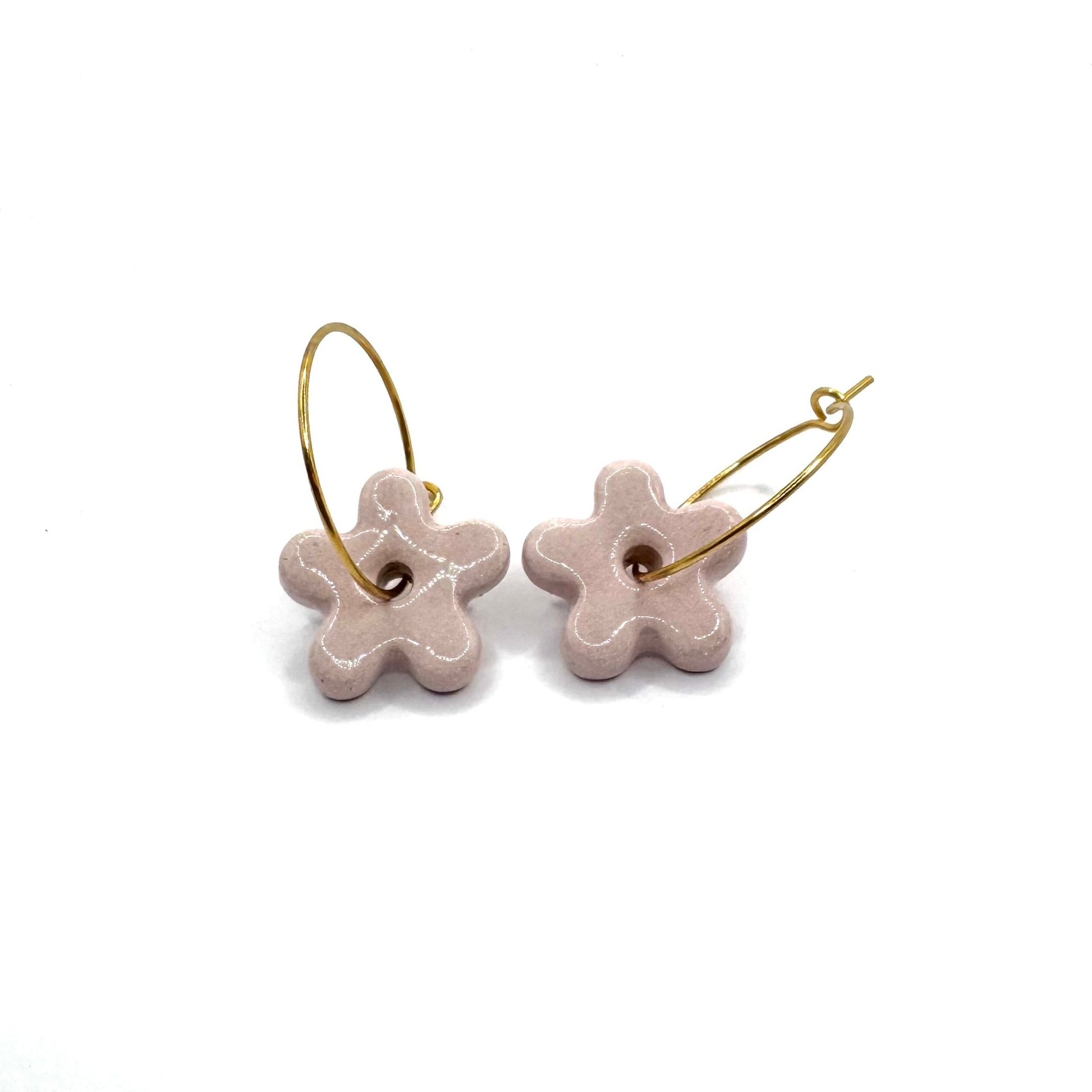 Mimì | Handcrafted pink floral ceramic dangle earrings banceramiche