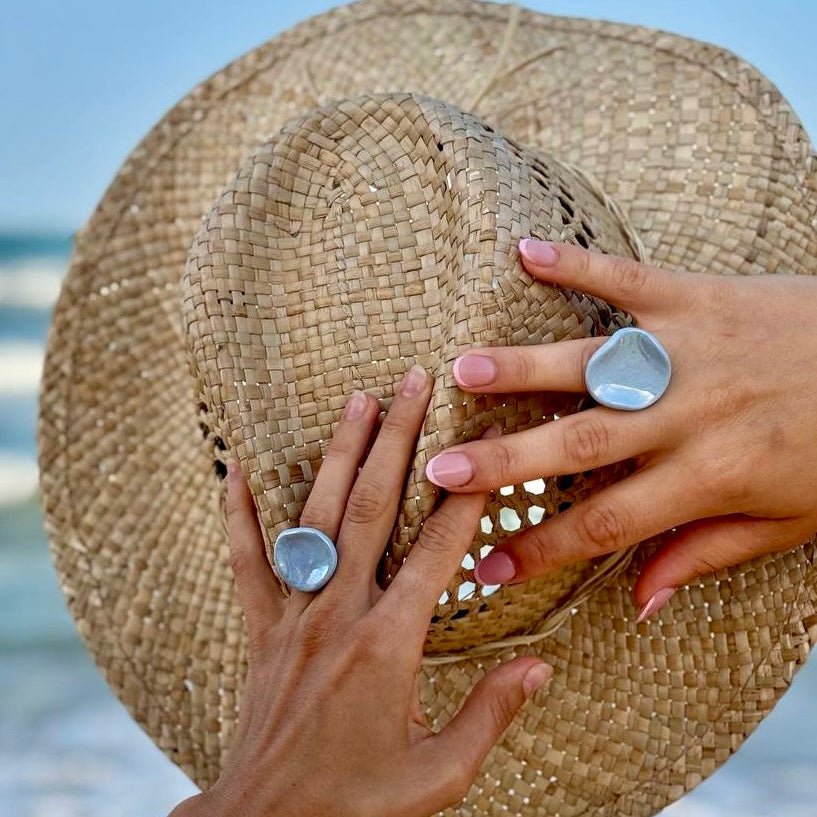 Perla | Handcrafted pearl light blue ceramic ring banceramiche