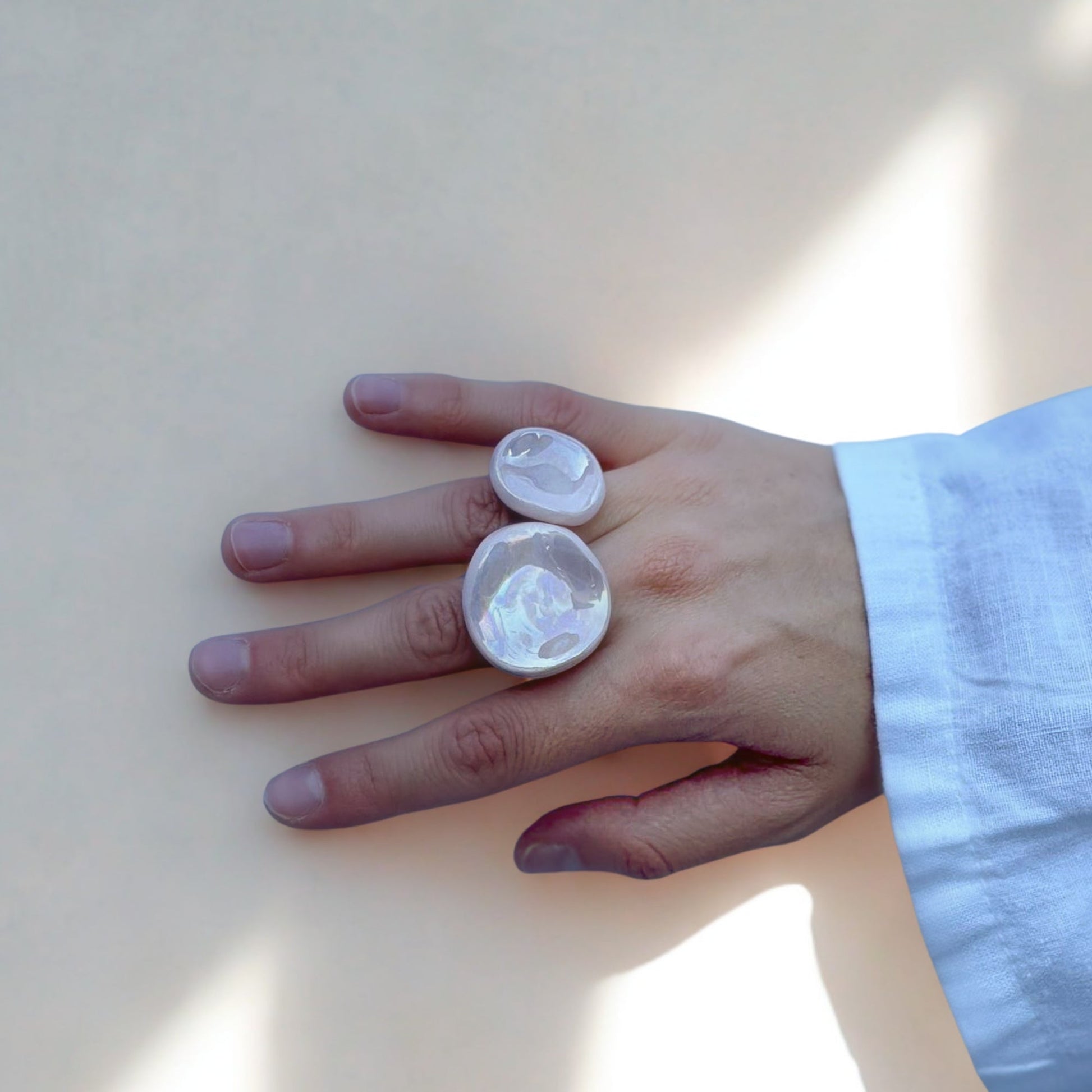 Perla | Handcrafted pearl-pink ceramic ring banceramiche