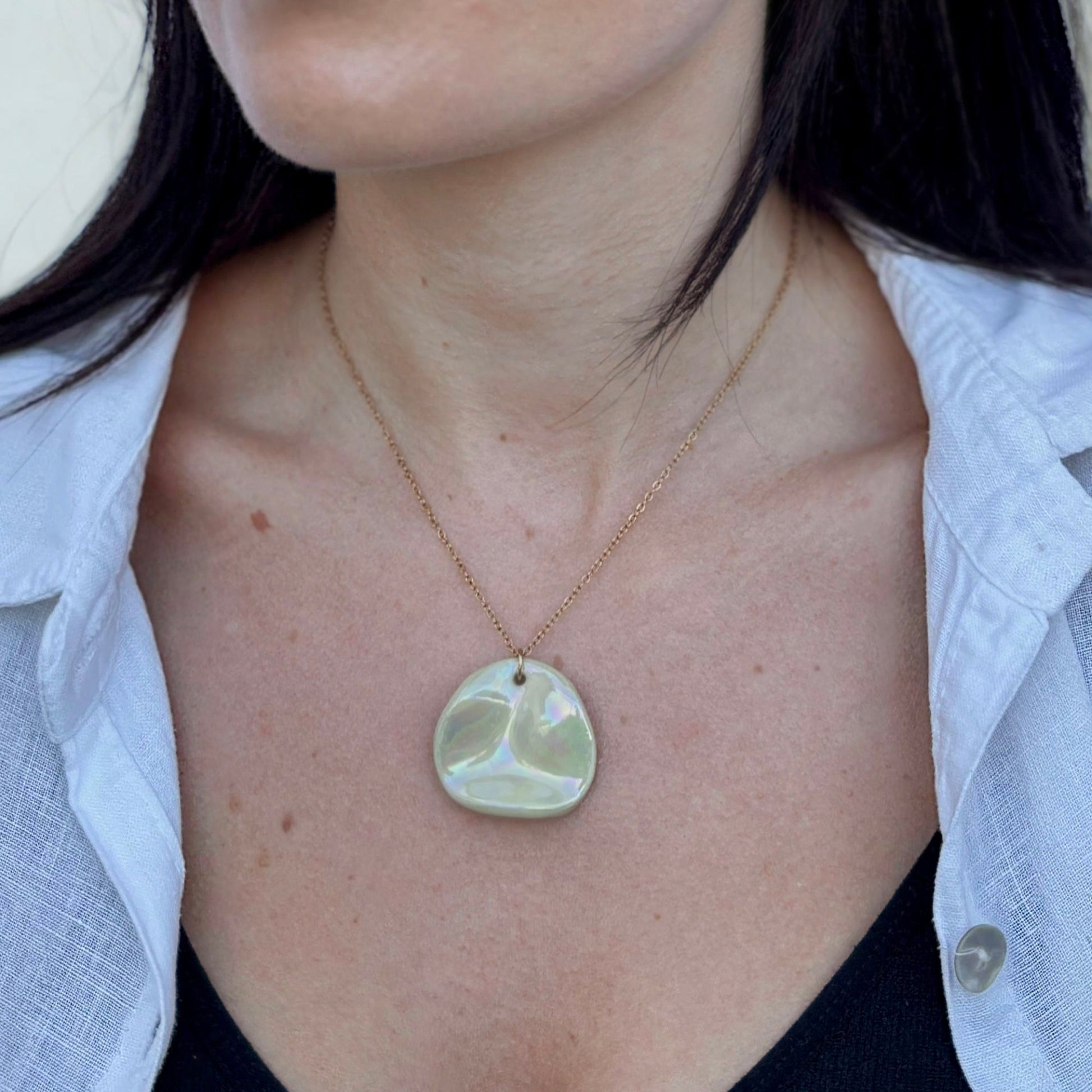 Perla | Handcrafted pearl sage-green ceramic necklace Pearl sage green Small banceramiche