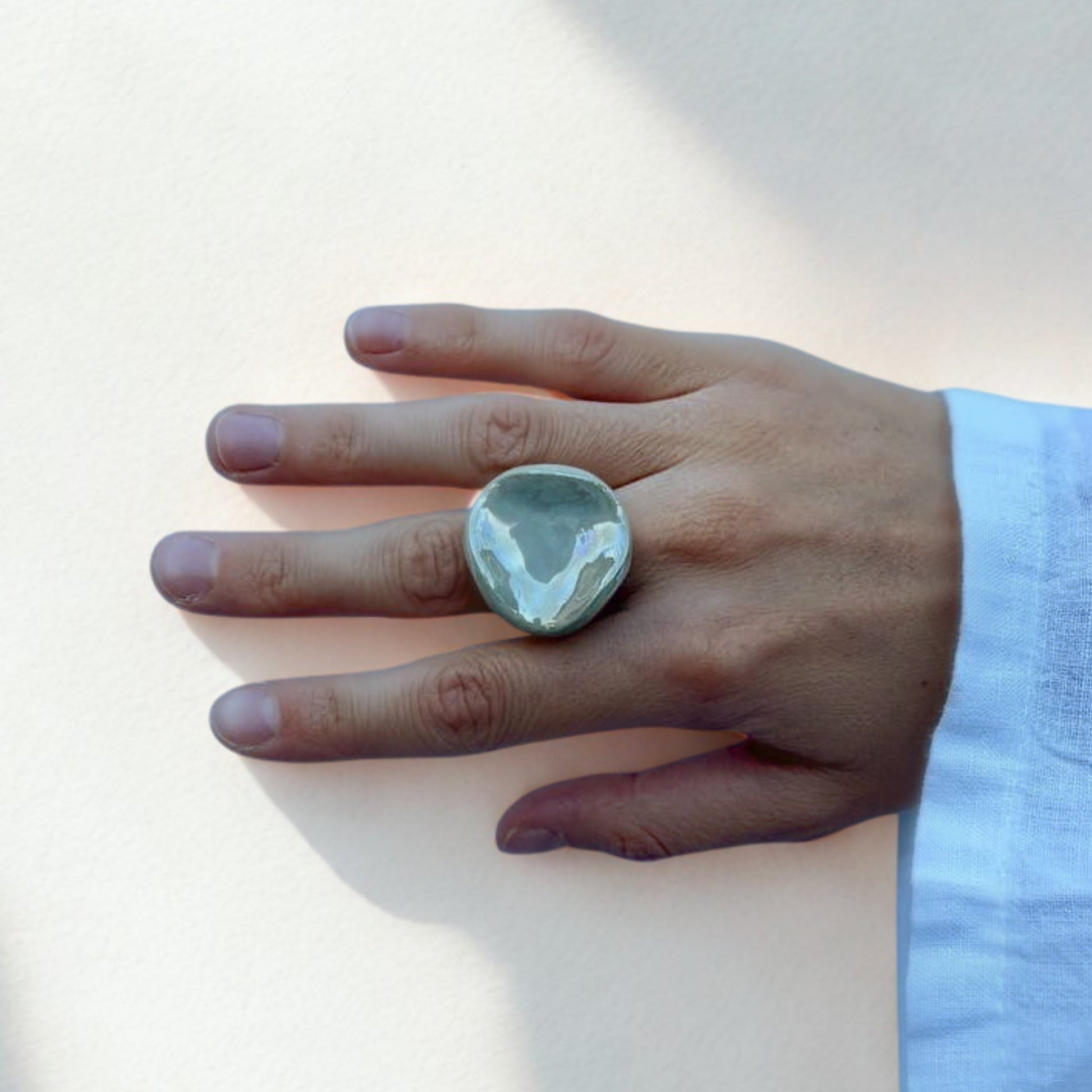 Perla | Handcrafted pearl-sage green ceramic ring Large banceramiche