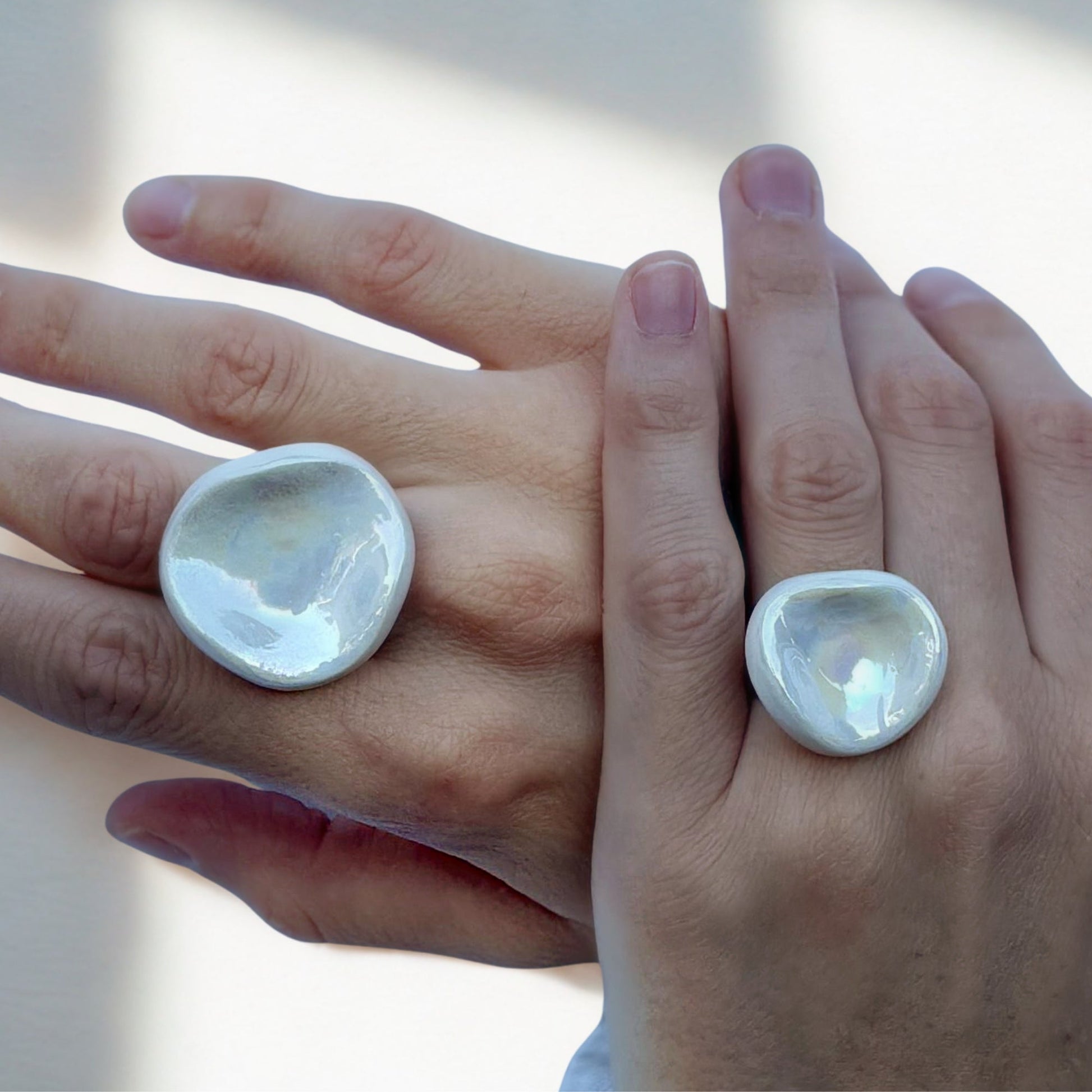 Perla | Handcrafted pearl-white ceramic ring banceramiche